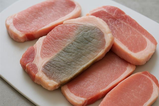 discolored_pork_slices